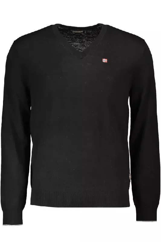 Look sharp without breaking the bank – men’s clothing sale now! Napapijri Elegant V-Neck Wool Men's Sweater Look sharp without breaking the bank – men’s clothing sale now! Napapijri Elegant V-Neck Wool Men's Sweater