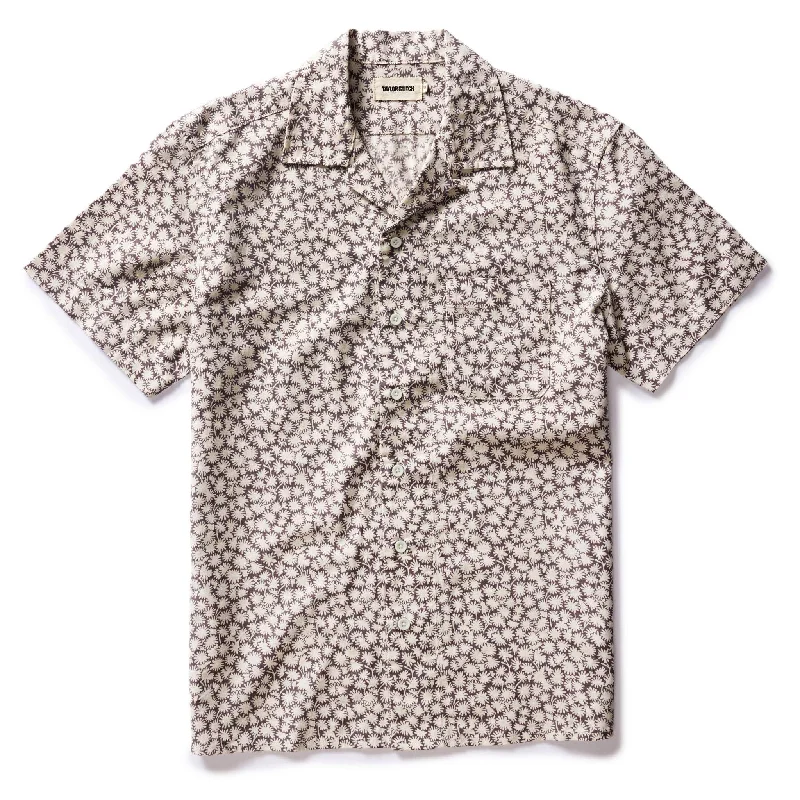 Shop trendy clothing at amazing prices – exclusive deals! The Short Sleeve Hawthorne in Fig Floral Shop trendy clothing at amazing prices – exclusive deals! The Short Sleeve Hawthorne in Fig Floral