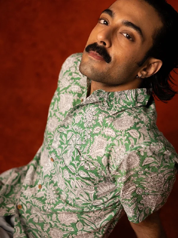 Flash discounts on men’s clothing – Don’t miss out! Men's Green Cotton Regular Fit Printed Shirt Flash discounts on men’s clothing – Don’t miss out! Men's Green Cotton Regular Fit Printed Shirt