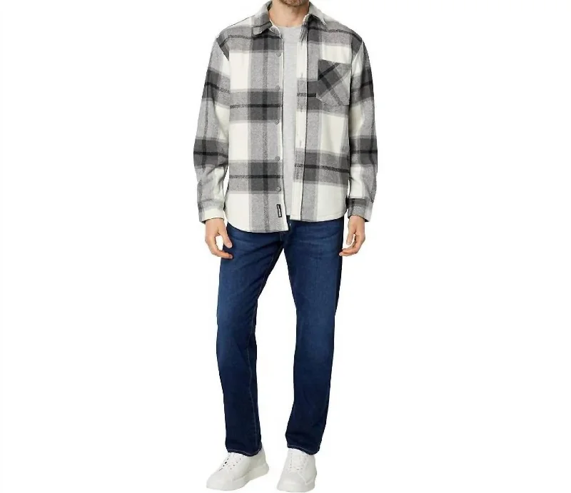 Save on stylish, high-quality clothing for every occasion – Graduate Jeans In Calaveras Save on stylish, high-quality clothing for every occasion – Graduate Jeans In Calaveras