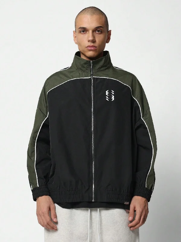 End-of-season clothing sale – Shop now for big savings! Regular Fit Colour Block Zip-Up Funnel Neck Jacket With Small Graphic Print End-of-season clothing sale – Shop now for big savings! Regular Fit Colour Block Zip-Up Funnel Neck Jacket With Small Graphic Print